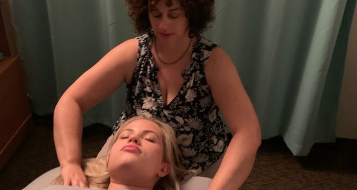Lily Kandaris performing manual lymphatic drainage